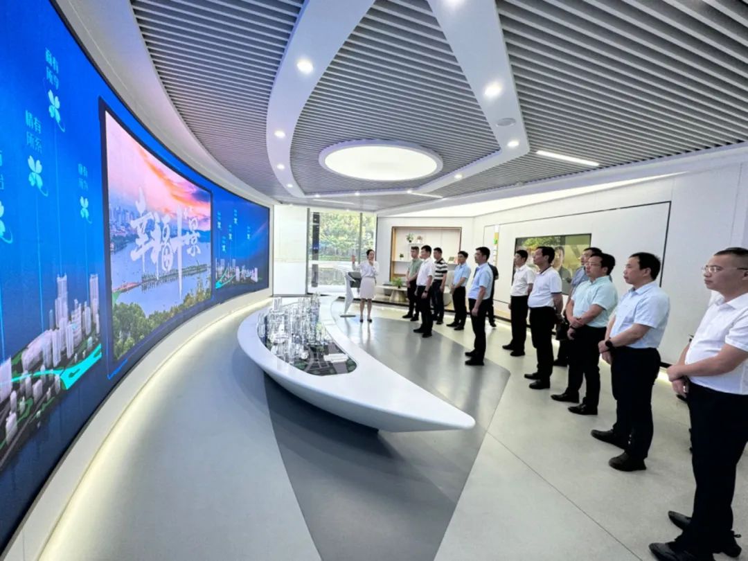 伟德国际
政府主要领导到杭州、赣州、龙岩开展考察